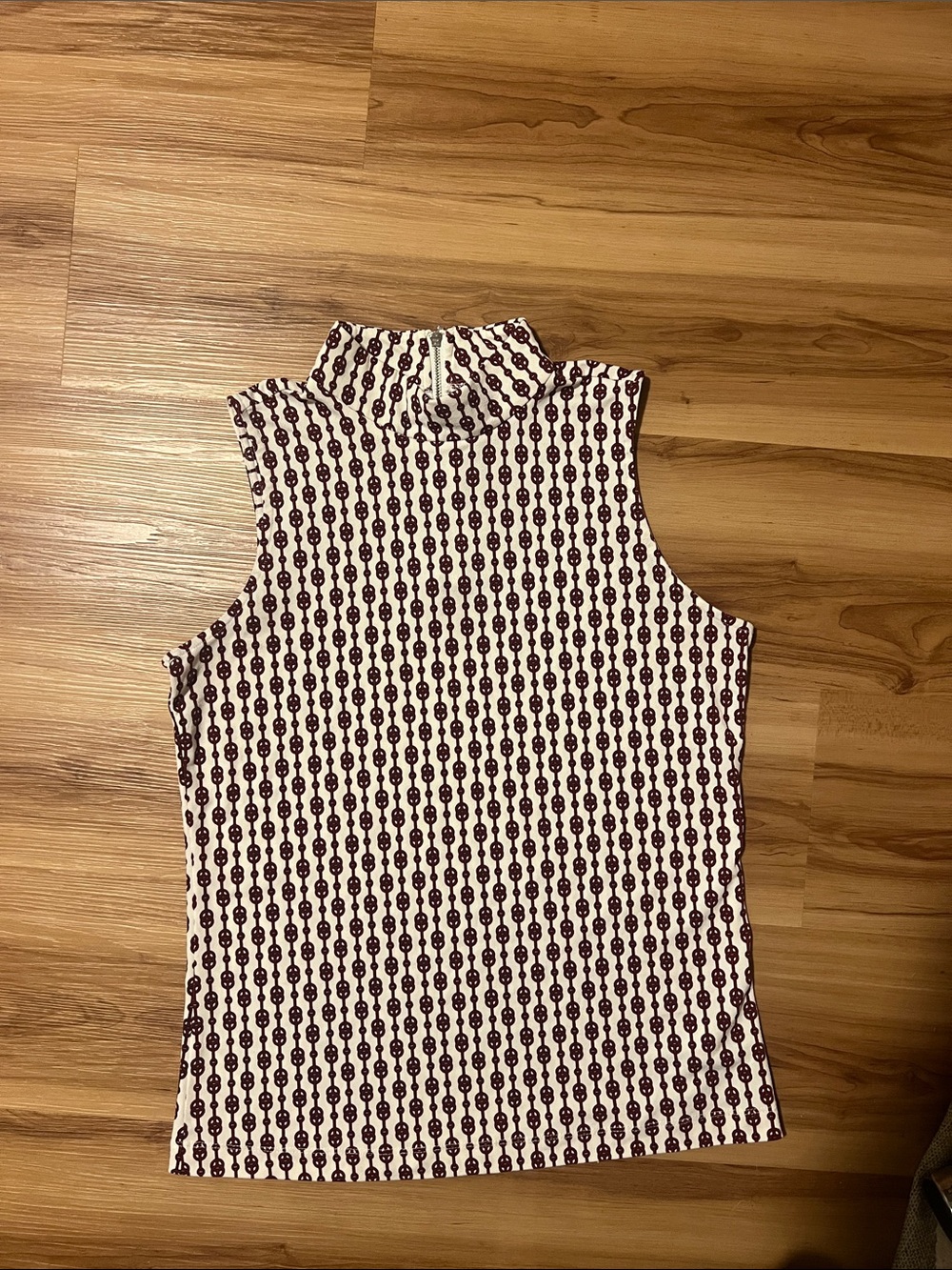 Sleeveless Mock Neck Printed Camisole - White & Burgundy